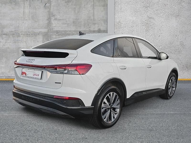 Gebraucht Audi e-tron Sportback 219 kW (299 PS) 2022 Gletscherweiß metallic (metallic) SUV