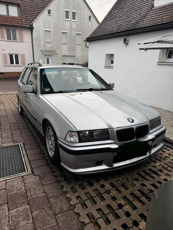Silber Gebraucht 1998 BMW 318 M Sport Kombi | 2.600 € (Guter Preis) - Bild 1/4