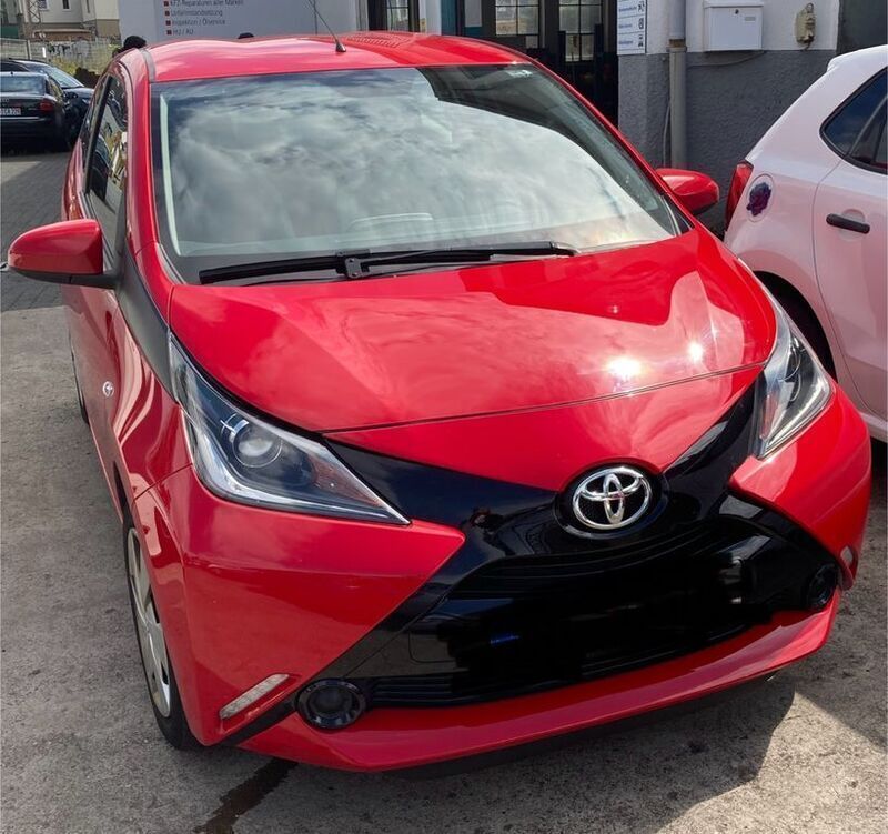 Rot Gebraucht 2017 Toyota Aygo X-play Kleinwagen | 6.111 € (Fairer Preis) - Bild 1/4