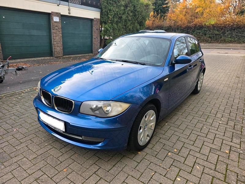 Blau Gebraucht 2010 BMW 118 Kleinwagen | 3.450 € (Superpreis) - Bild 1/4