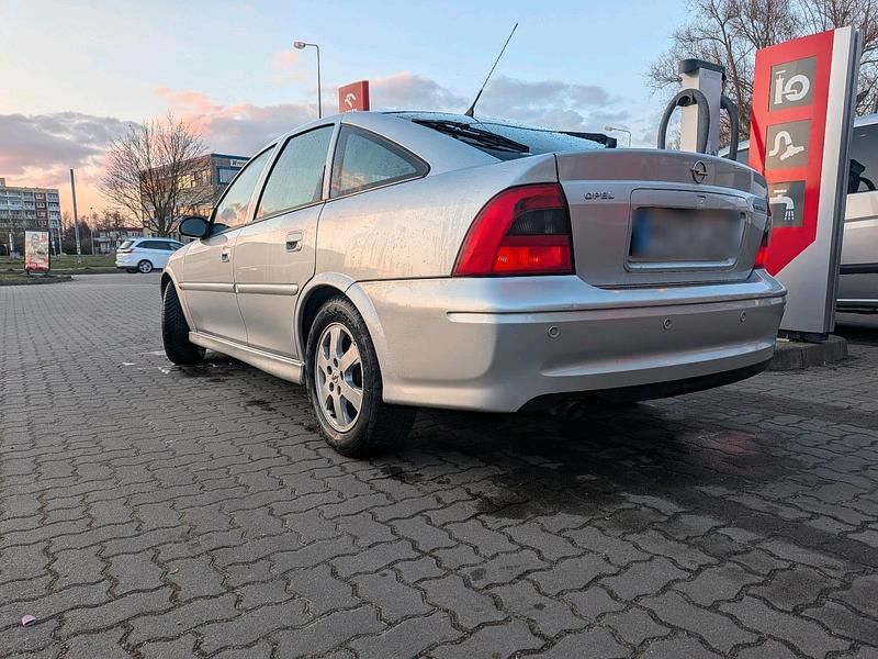 Gebraucht Opel Vectra 101 PS (74 kW) 2001 Silber Limousine