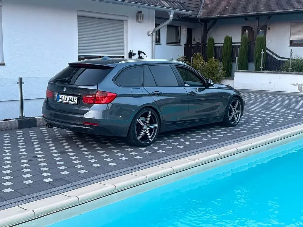 Gebraucht BMW 330 Sport Line 258 PS (189 kW) 2013 Grau Kombi