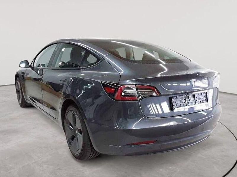 Gebraucht Tesla Model 3 Standard Range Plus 239 kW (325 PS) 2021 Midnight silver metallic Limousine