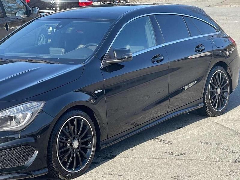 Schwarz Gebraucht 2016 Mercedes CLA250 Shooting Brake Kombi | 20.500 € (Fairer Preis) - Bild 1/4