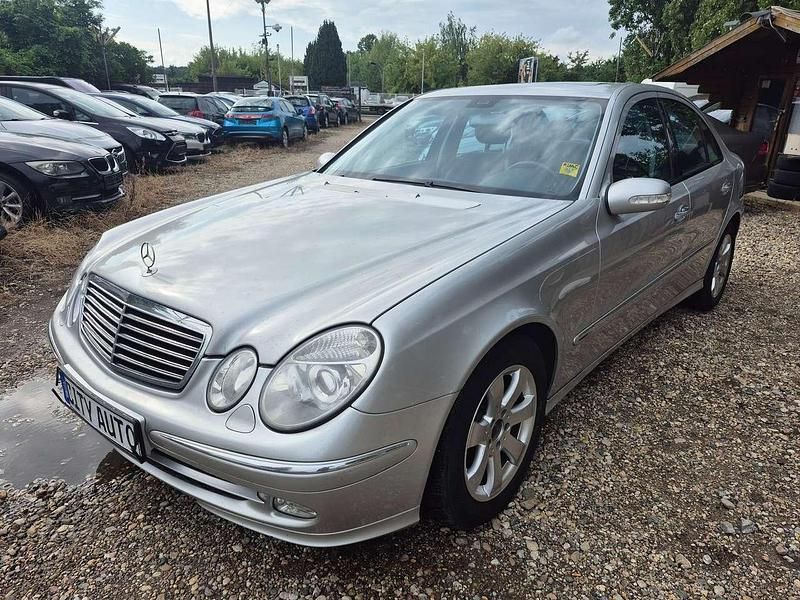 Gebraucht Mercedes E220 Avantgarde 150 PS (110 kW) 2002 Brillantsilber Limousine