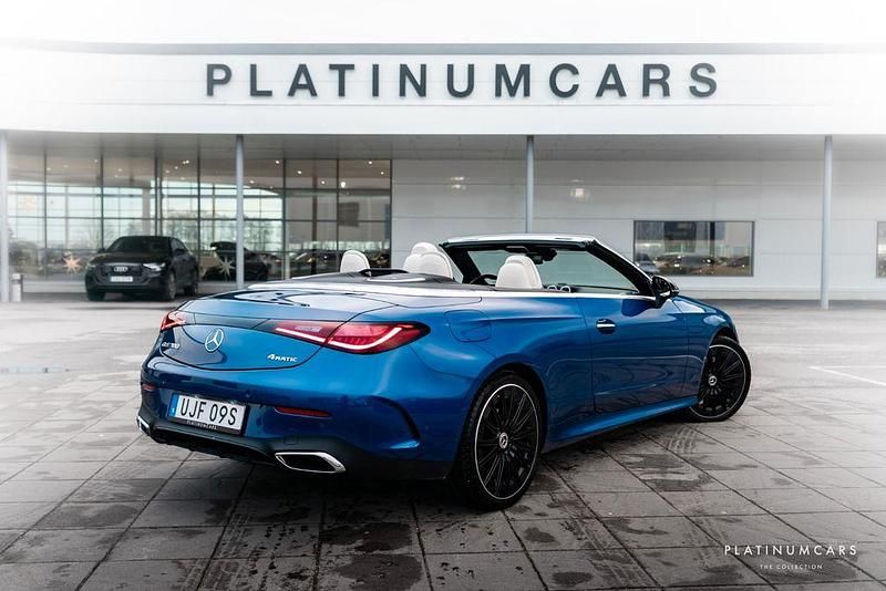 Gebraucht Mercedes CLE300 AMG 258 PS (189 kW) 2024 Blau Cabrio