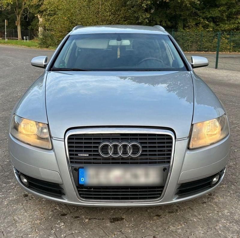 Silber Gebraucht 2005 Audi A6 Comfort Kombi | 2.250 € (Guter Preis) - Bild 1/4