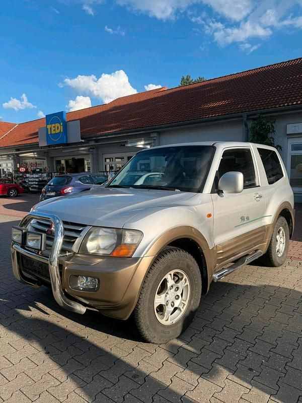 Grau Gebraucht 2002 Mitsubishi Pajero SUV | 3.900 € (Guter Preis) - Bild 1/4