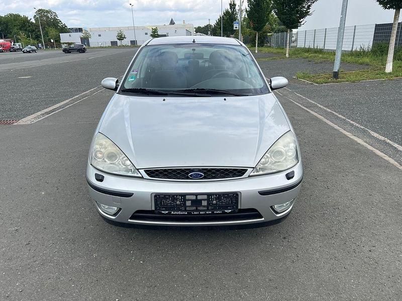 Używany Ford Focus Ghia 101 KM (74 kW) 2002 Szary Sedan/Limuzyna