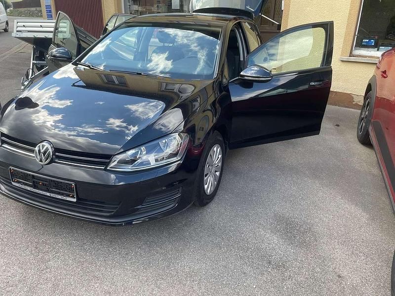 Schwarz Gebraucht 2015 VW Golf VII Trendline Limousine | 12.250 € (Fairer Preis) - Bild 1/4
