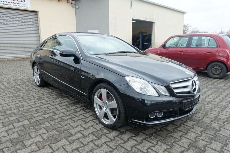 Schwarz Gebraucht 2009 Mercedes E350 Coupé | 9.990 € (Guter Preis) - Bild 1/4