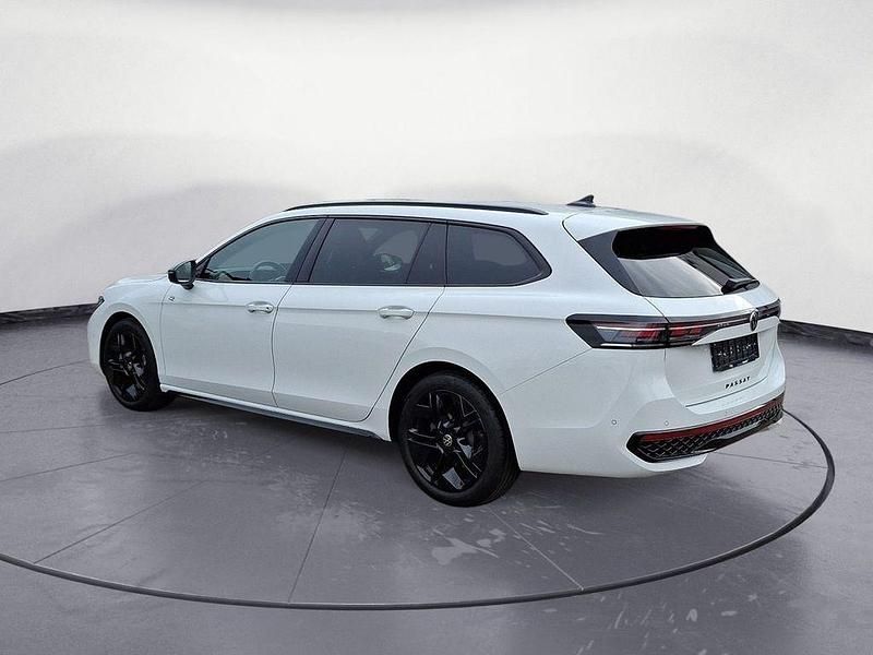 Gebraucht VW Passat R-line 193 PS (141 kW) 2025 Weiß Kombi