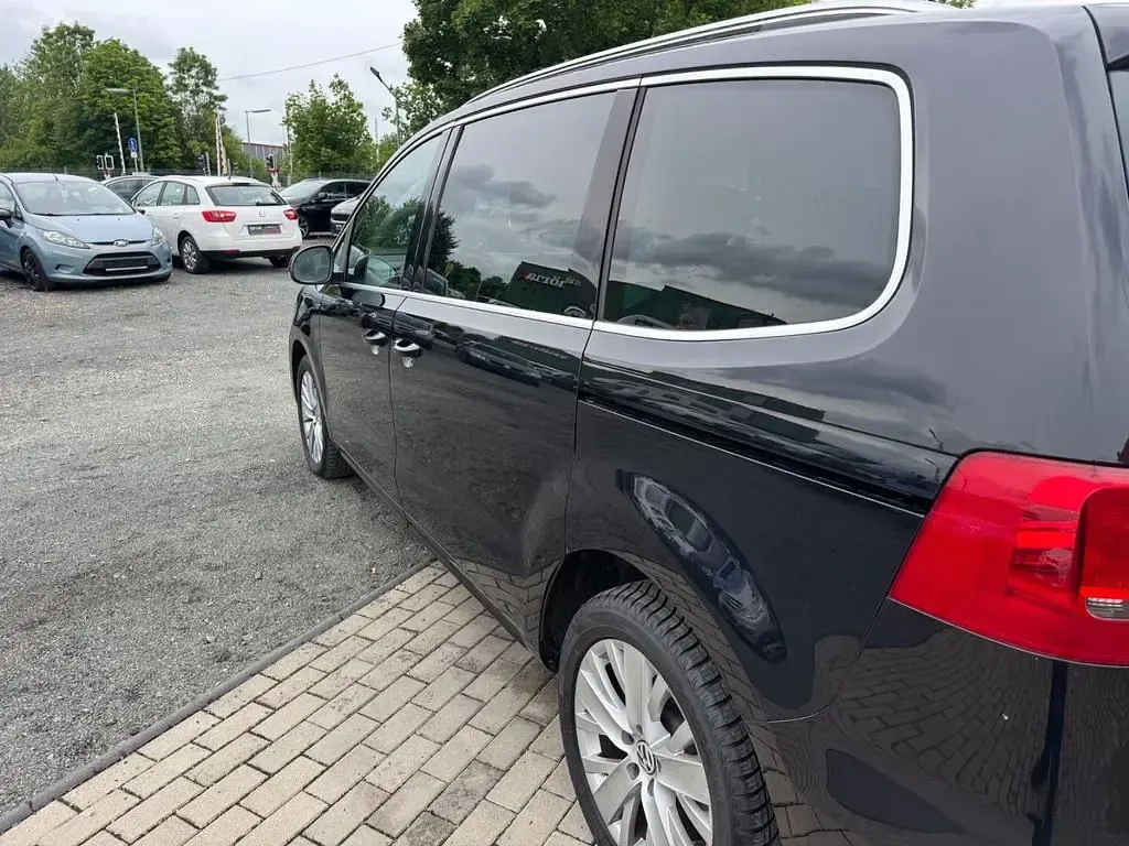 Gebraucht VW Sharan Life 140 PS (102 kW) 2013 Schwarz Van / Kleinbus