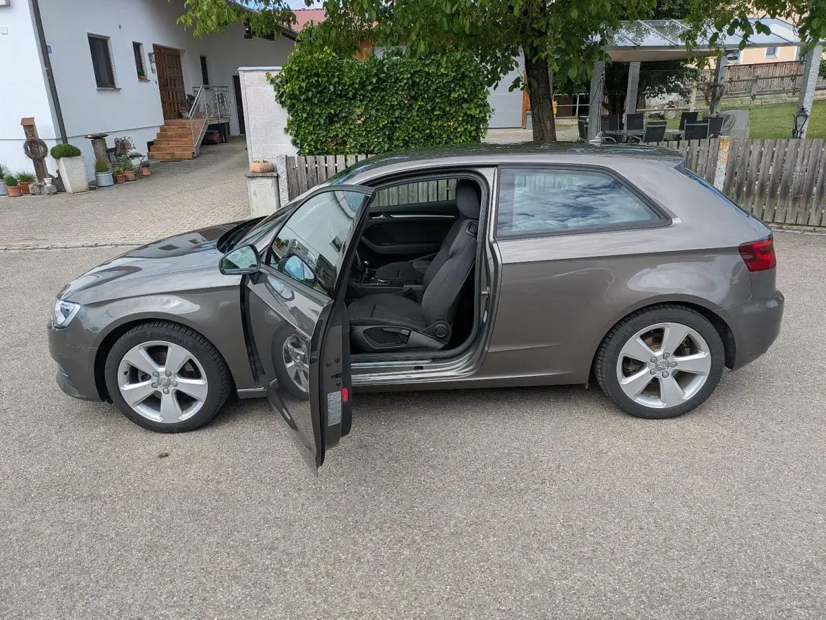 Gebraucht Audi A3 Ambition 125 PS (91 kW) 2015 Grau Limousine