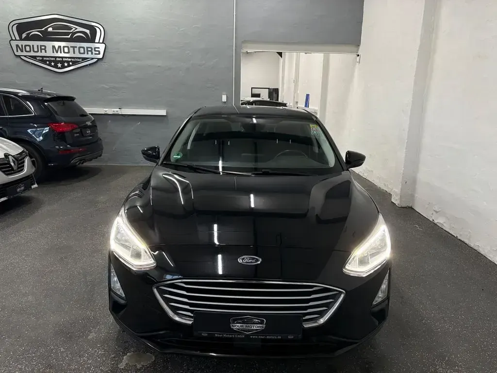 Gebraucht Ford Focus Cool & Connect 125 PS (91 kW) 2019 Schwarz Limousine
