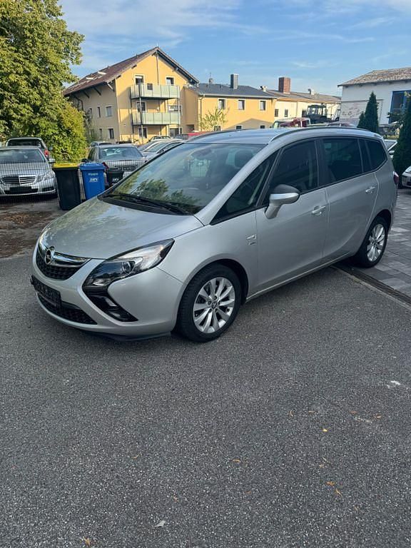 Grau Gebraucht 2014 Opel Zafira Active Van / Kleinbus | 6.000 € - Bild 1/4