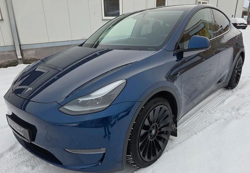 Blau Gebraucht 2024 Tesla Model Y Performance SUV | 42.990 € (Etwas zu teuer) - Bild 1/4