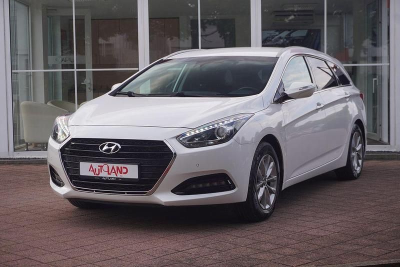 Weiß Gebraucht 2016 Hyundai i40 Kombi | 14.990 € (Teuer) - Bild 1/4