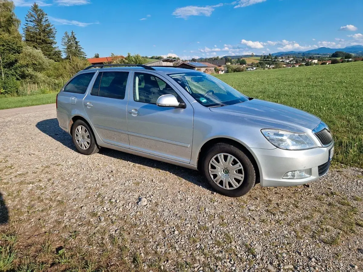 Gebraucht Skoda Octavia 105 PS (77 kW) 2011 Silber Kombi