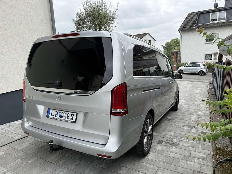 Gebraucht Mercedes V220 Avantgarde 190 PS (139 kW) 2020 Grau Van / Kleinbus