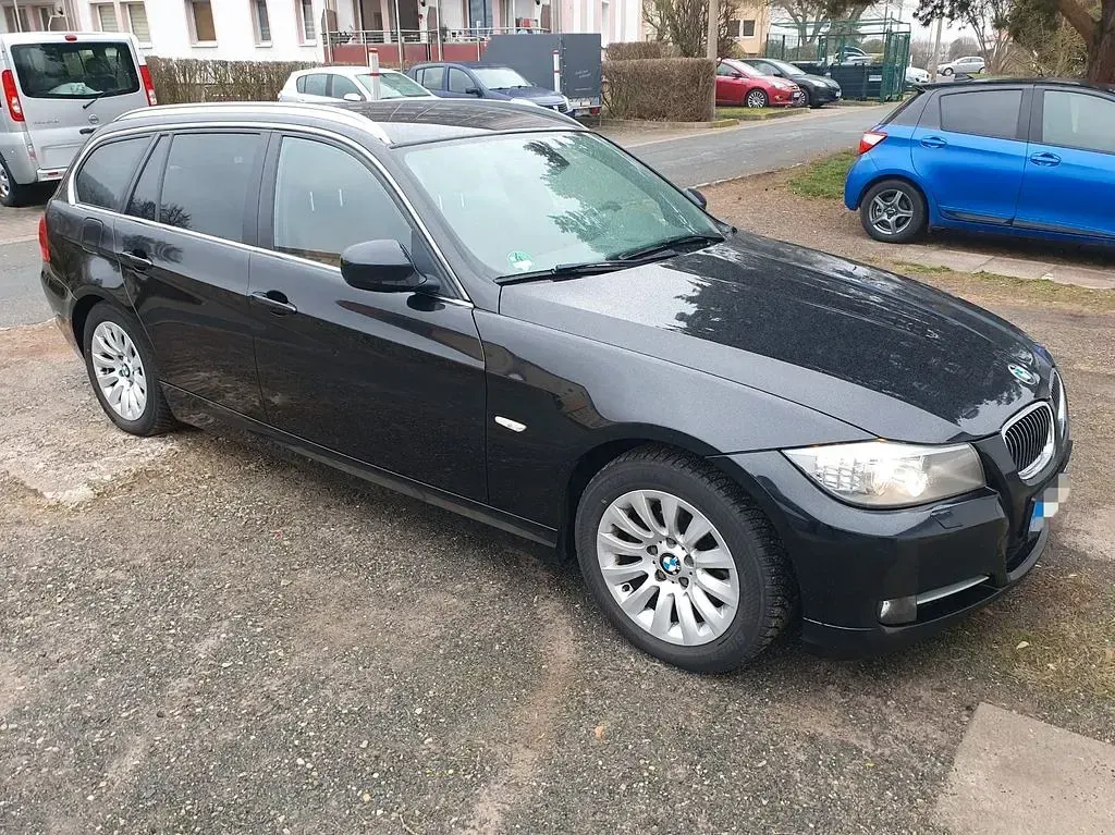 Gebraucht BMW 318 Exclusive 143 PS (105 kW) 2012 Schwarz Kombi