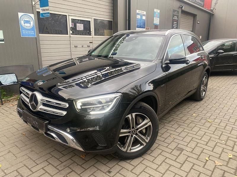 Schwarz Gebraucht 2020 Mercedes GLC300e SUV | 27.650 € (Superpreis) - Bild 1/4