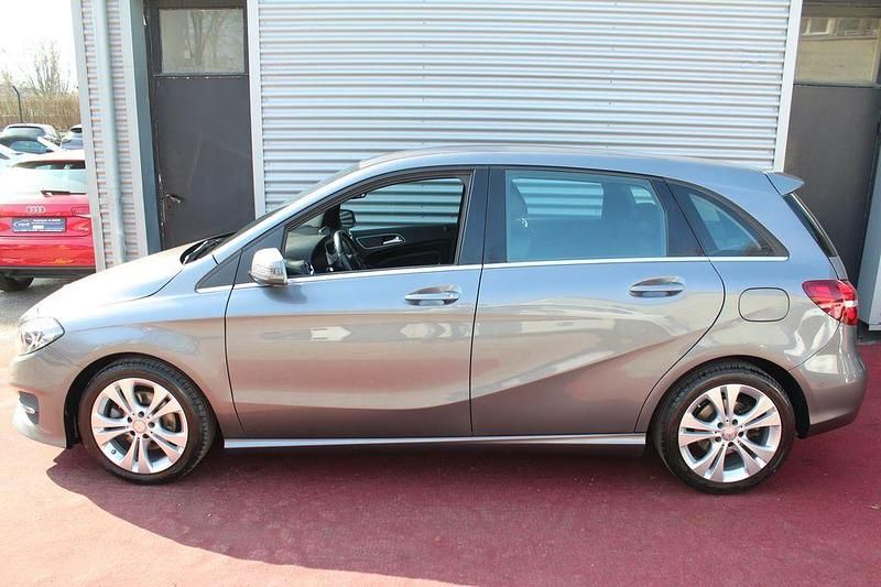 Gebraucht Mercedes B200 Business 156 PS (114 kW) 2016 Grau Kleinwagen