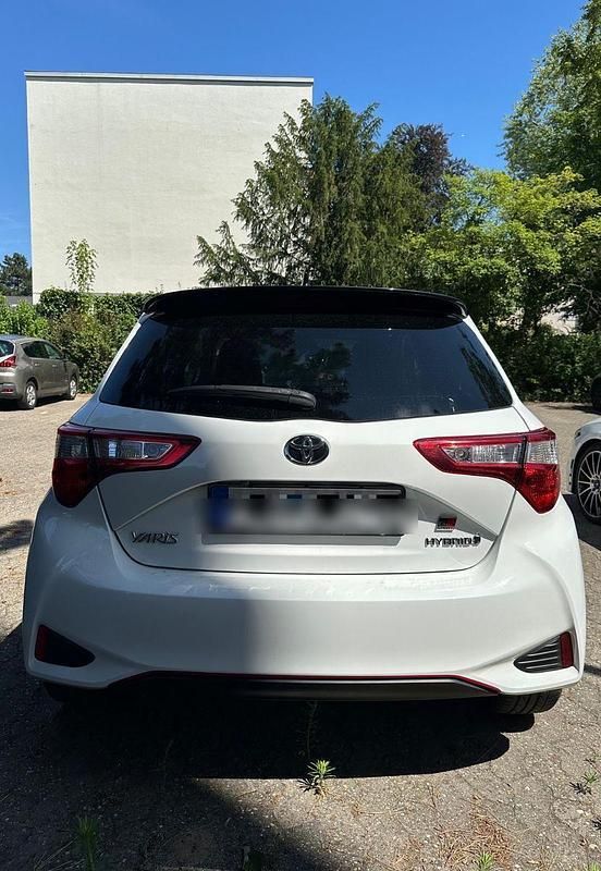 Weiß Gebraucht 2019 Toyota Yaris Sport Kleinwagen | 14.500 € (Fairer Preis) - Bild 1/4