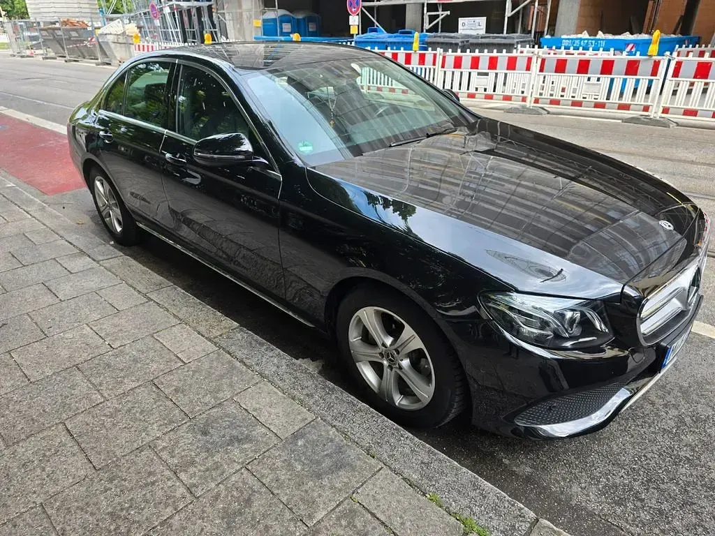 Gebraucht Mercedes E200 Avantgarde 184 PS (135 kW) 2017 Schwarz Limousine