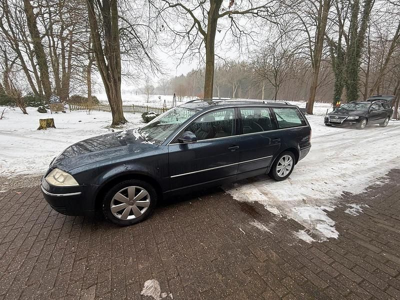 Blau Gebraucht 2004 VW Passat Kombi | 1.300 € (Guter Preis) - Bild 1/4