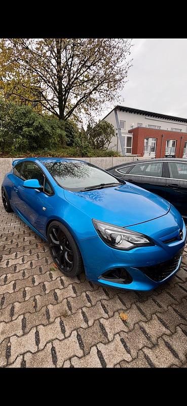 Blau Gebraucht 2013 Opel Astra GTC OPC Coupé | 16.995 € - Bild 1/4