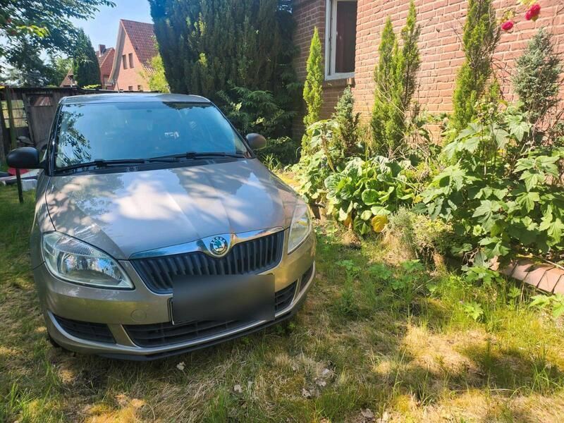 Andere außenfarben Gebraucht 2012 Skoda Fabia Kleinwagen | 3.900 € (Guter Preis) - Bild 1/4