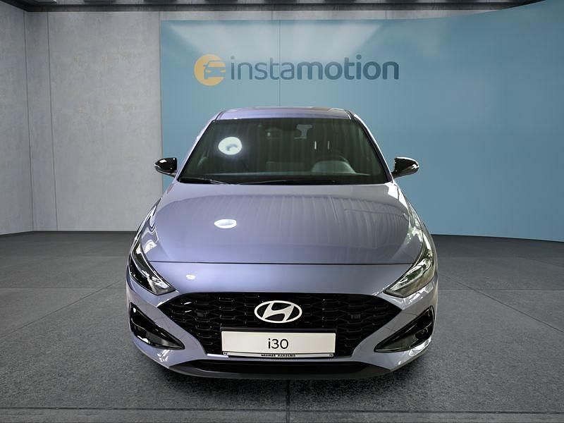 Neu Hyundai i30 101 PS (74 kW) 2025 Blau Kleinwagen