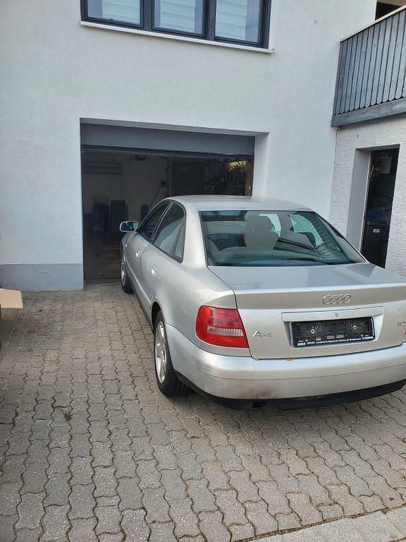 Usata Audi A4 125 CV (91 kW) 2000 Argento Berlina
