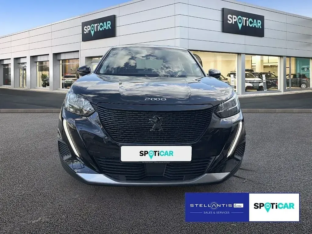 Gebraucht Peugeot e-2008 Active 100 kW (136 PS) 2022 Schwarz SUV