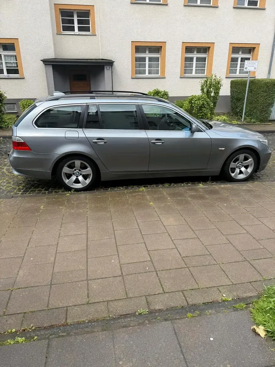 Gebraucht BMW 523 177 PS (130 kW) 2007 Grau Kombi