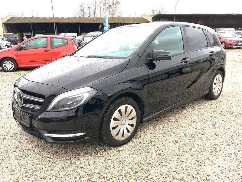 Gebraucht Mercedes B180 109 PS (80 kW) 2013 Schwarz Van / Kleinbus