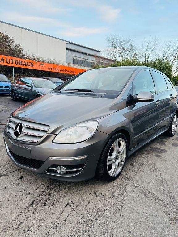 Grau Gebraucht 2008 Mercedes 200 Limousine | 3.500 € (Superpreis) - Bild 1/4