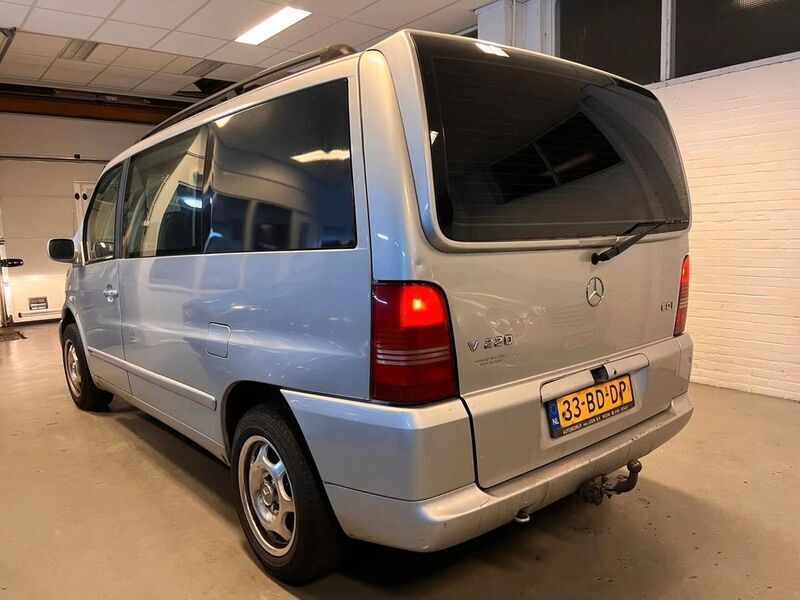 Gebraucht Mercedes V220 122 PS (89 kW) 2002 Silber Van / Kleinbus