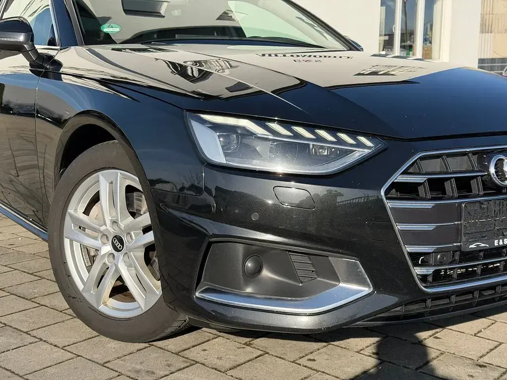 Używany Audi A4 Advanced 204 KM (150 kW) 2022 Czarny Kombi