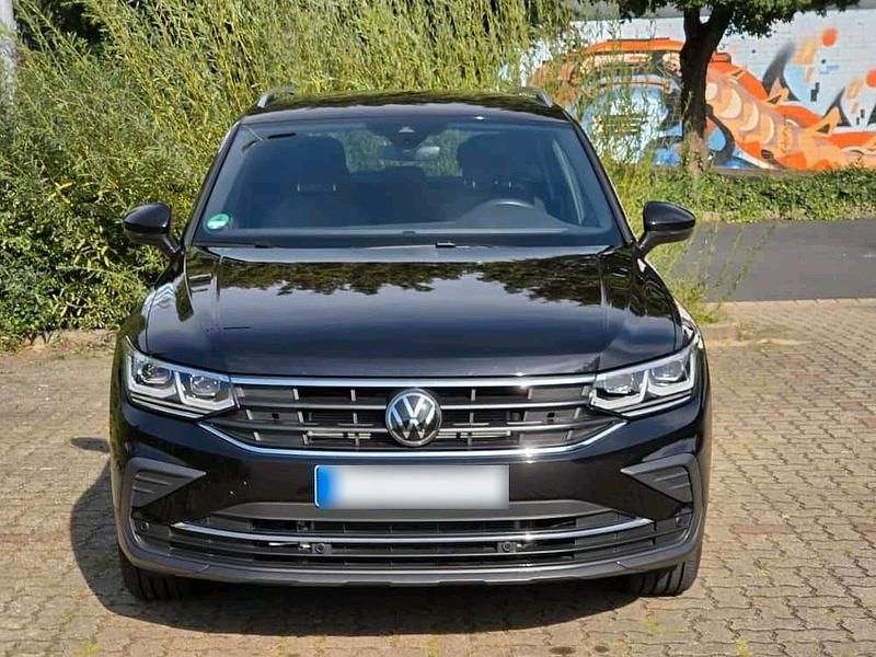 Gebraucht VW Tiguan Move 150 PS (110 kW) 2024 Schwarz SUV