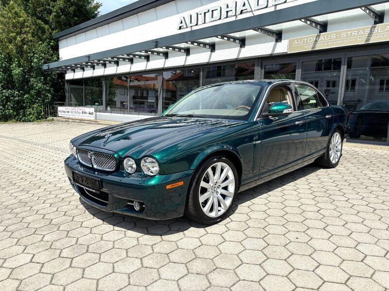 Grün Gebraucht 2008 Jaguar XJ8 Executive Limousine | 29.900 € - Bild 1/4