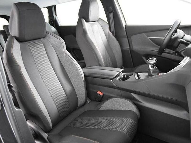 Gebraucht Peugeot 5008 Active 131 PS (96 kW) 2023 Grau SUV