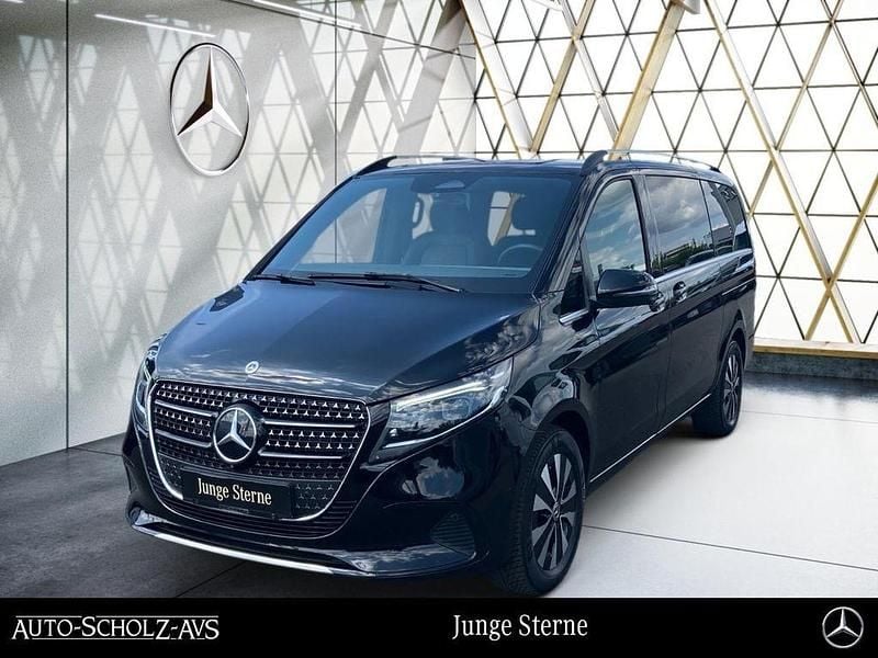 Obsidianschwarz metallic Gebraucht 2024 Mercedes V300 Avantgarde Van / Kleinbus | 73.125 € (Fairer Preis) - Bild 1/4