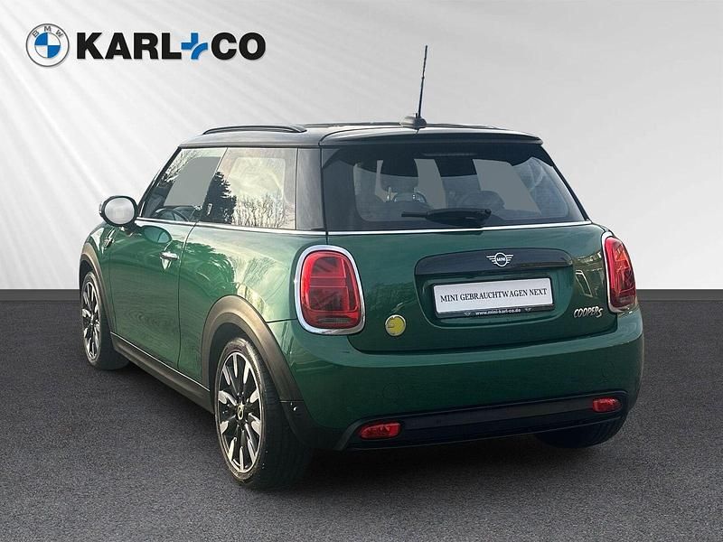 Gebraucht Mini Cooper SE 135 kW (184 PS) 2023 Gruen Kleinwagen