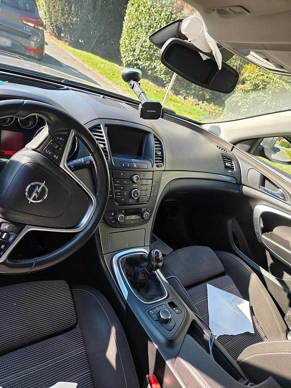 Usado Opel Insignia 160 HP (117 kW) 2012 Cinzento Carrinha