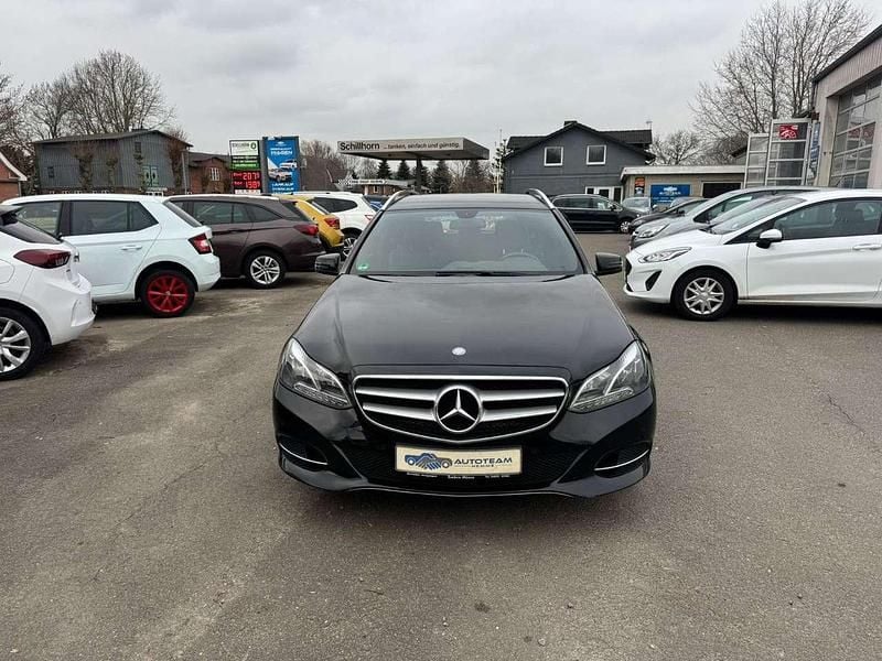 Gebraucht Mercedes E250 204 PS (150 kW) 2015 Schwarz/baltic black Kombi