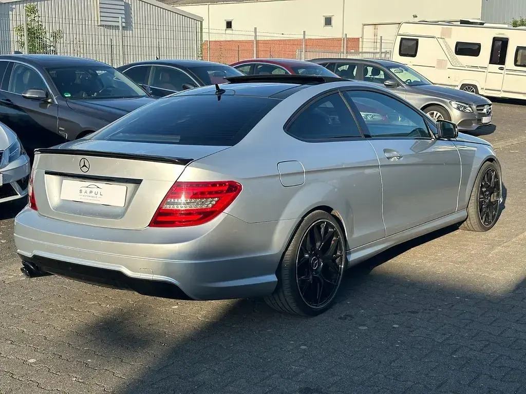 Gebraucht Mercedes C220 AMG 170 PS (125 kW) 2011 Silber Coupé