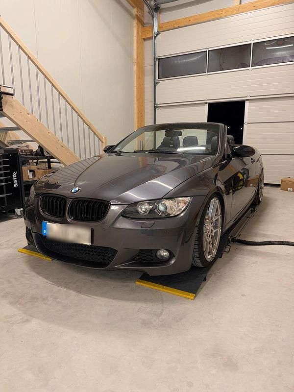 Grau Gebraucht 2007 BMW 330 Cabriolet M Performance Cabrio | 14.800 € (Fairer Preis) - Bild 1/4