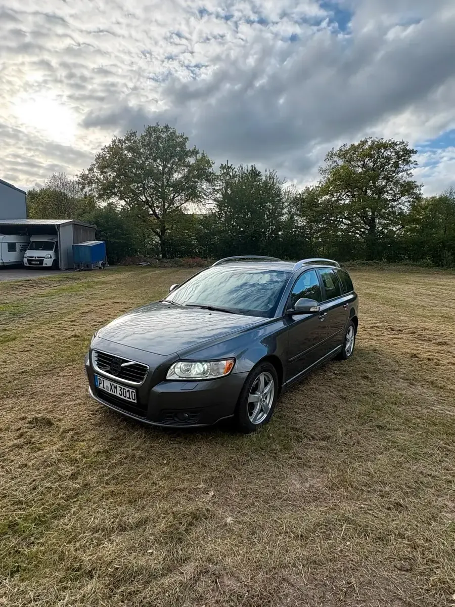 Gebraucht Volvo V50 Business Edition 114 PS (83 kW) 2012 Grau Kombi